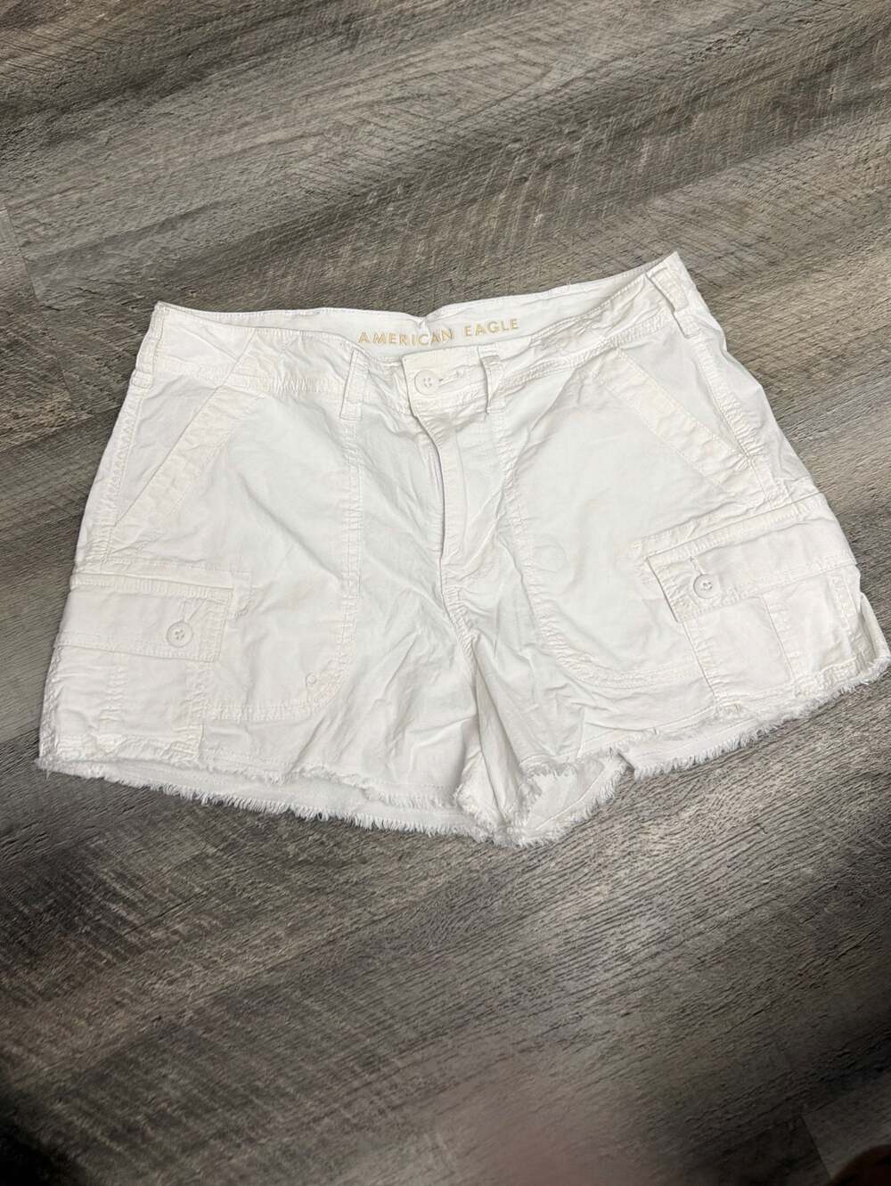 American Eagle White '90s Boyfriend Shorts Size 4